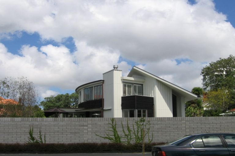 Photo of property in 33a Stanley Point Road, Stanley Point, Auckland, 0624