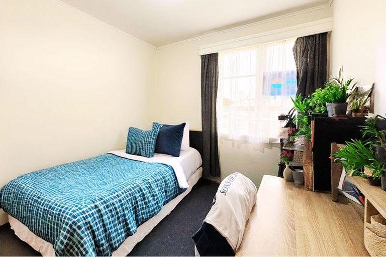 Photo of property in 12a Waiari Road, Conifer Grove, Takanini, 2112