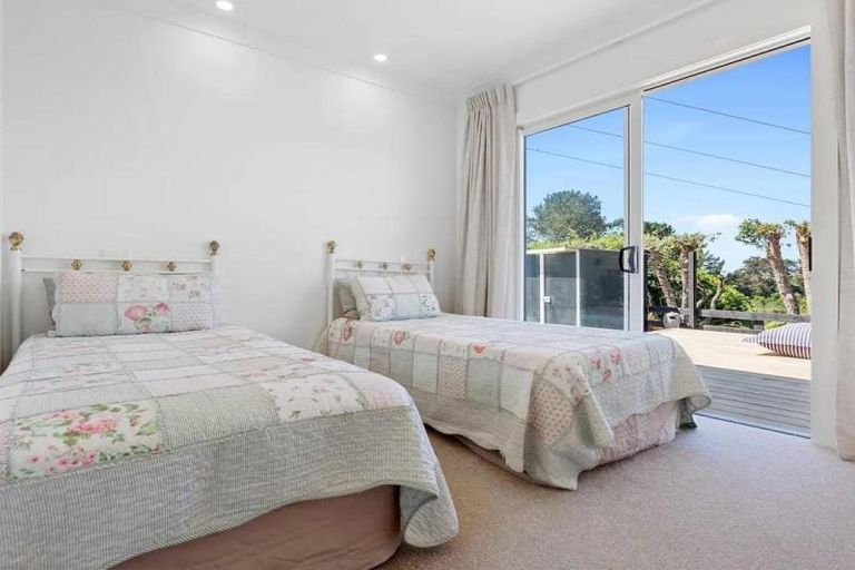 Photo of property in 43 Donnelly Street, Oakura, 4314