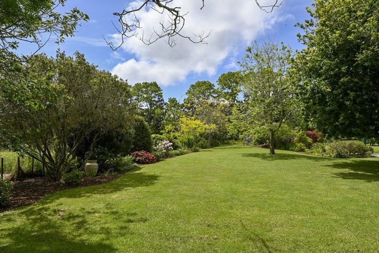 Photo of property in 230 Taupaki Road, Taupaki, Henderson, 0782