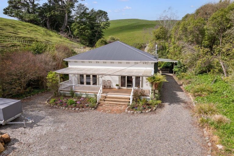 Photo of property in 402 Kaka Amu Road, Rangitumau, Masterton, 5871