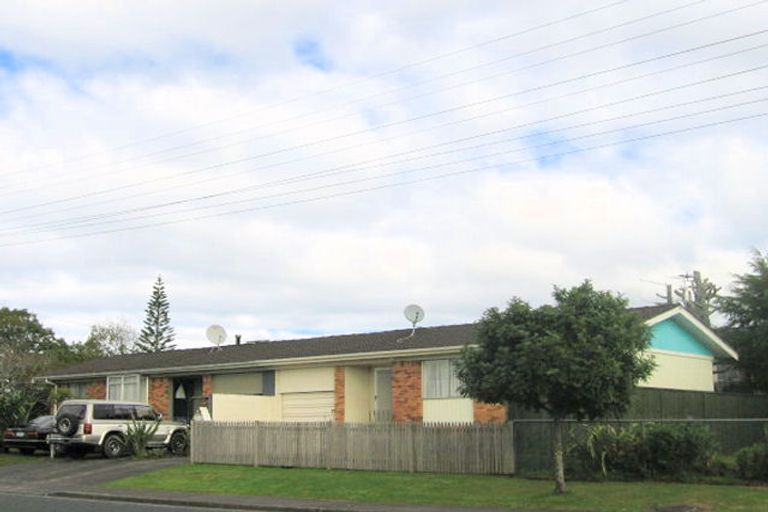 Photo of property in 1/118 Waimumu Road, Massey, Auckland, 0614
