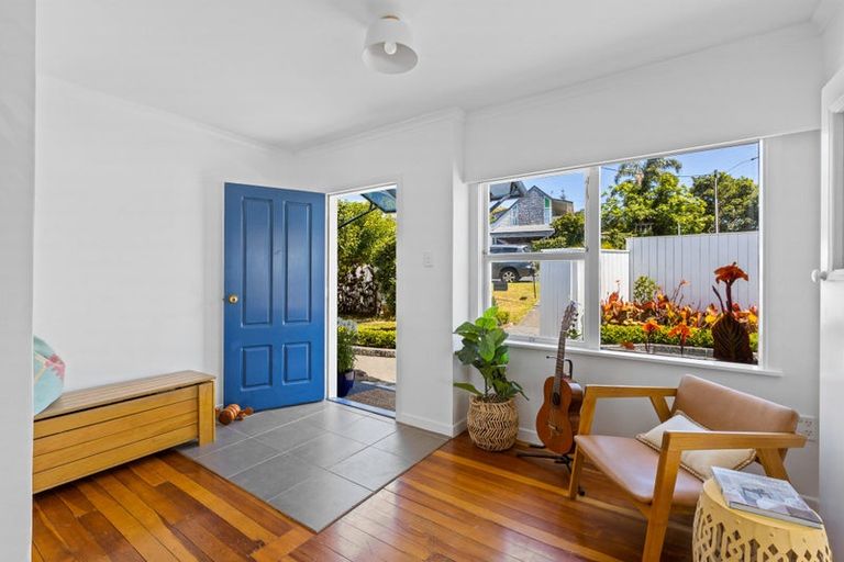 Photo of property in 1/46 Matipo Road, Mairangi Bay, Auckland, 0630