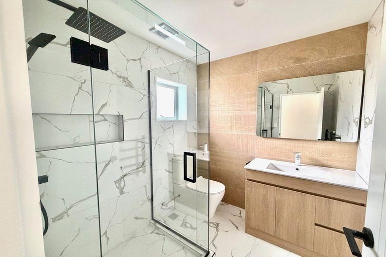 Photo of property in 17c Martin Place, Kelston, Auckland, 0602