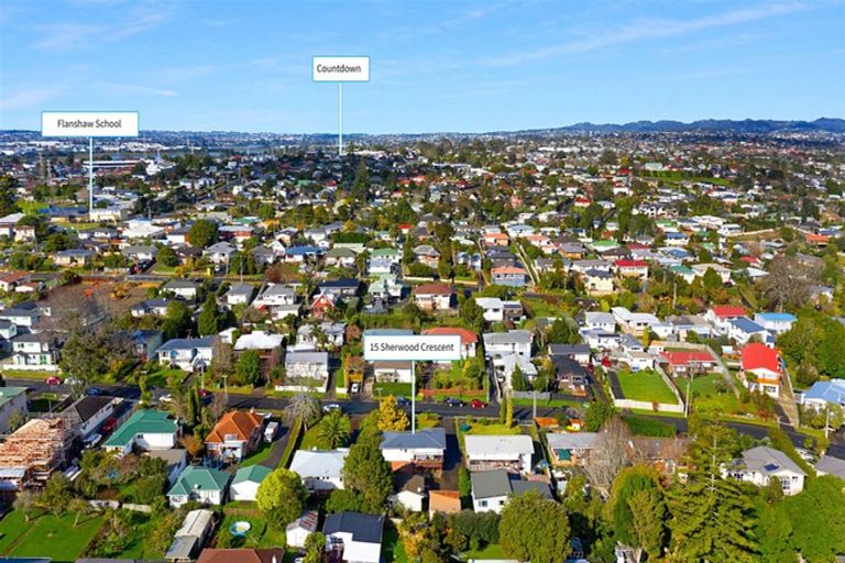 Photo of property in 15 Sherwood Avenue, Te Atatu South, Auckland, 0610