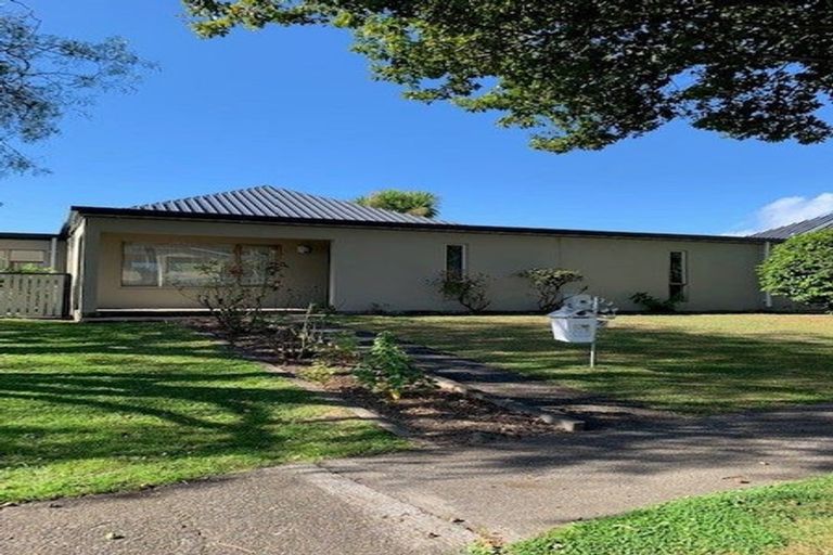 Photo of property in 70 Nimmo Avenue East, Waikanae, 5036