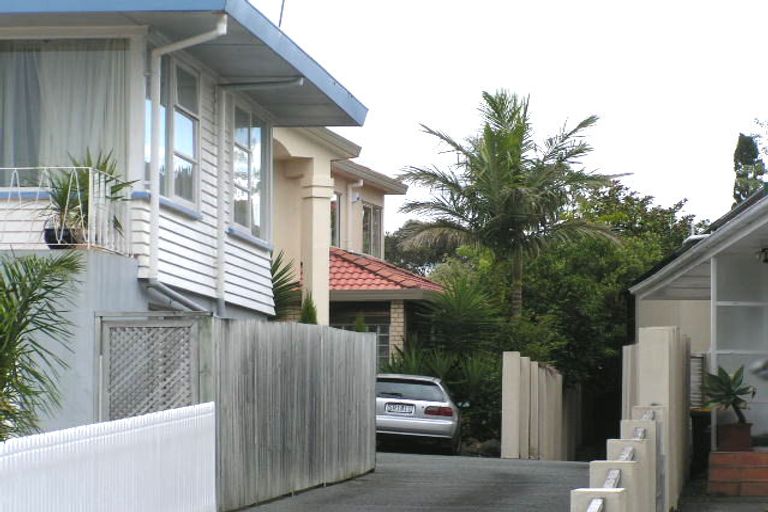 Photo of property in 1/2 Spencer Terrace, Hauraki, Auckland, 0622