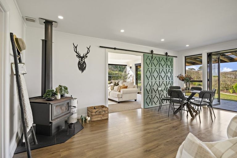 Photo of property in 44b Crosland Road, South Head, 0874