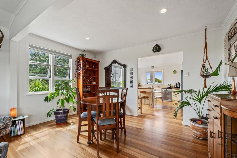 Photo of property in 6 Boler Place, New Lynn, Auckland, 0600