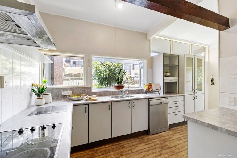 Photo of property in 2 Park Hill Road, Birkenhead, Auckland, 0626