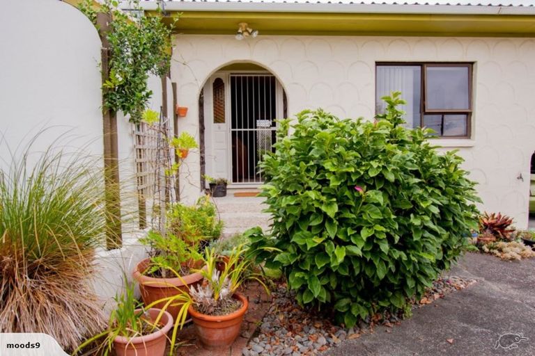 Photo of property in 2/51 View Road, Henderson, Auckland, 0612