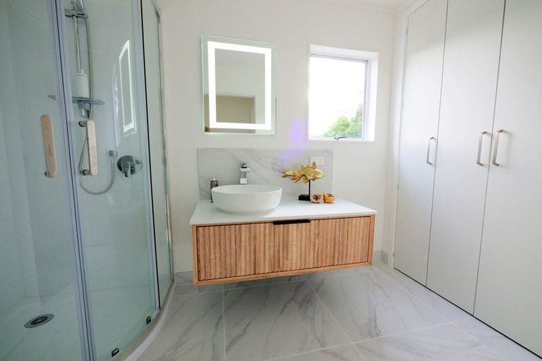 Photo of property in 2/99 Balmain Road, Birkenhead, Auckland, 0626