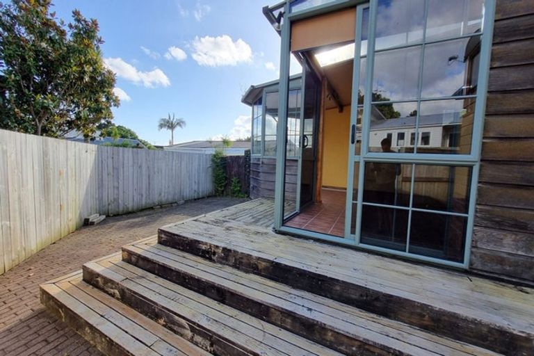 Photo of property in 62 Divich Avenue, Te Atatu South, Auckland, 0610