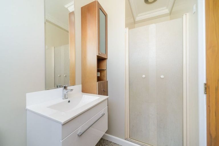 Photo of property in 12 Innes Place, Roslyn, Palmerston North, 4414