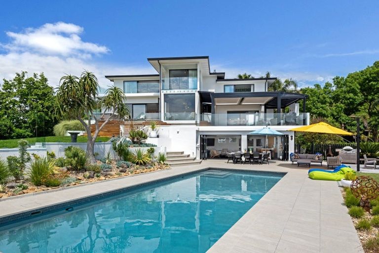 Photo of property in 26 Estuary Views, Shelly Park, Auckland, 2014