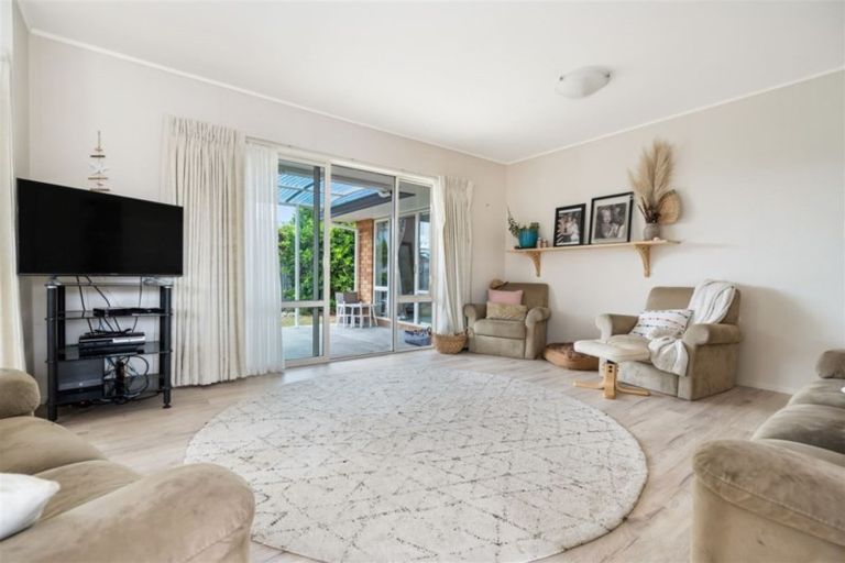 Photo of property in 34 Bermuda Place, One Tree Point, 0118