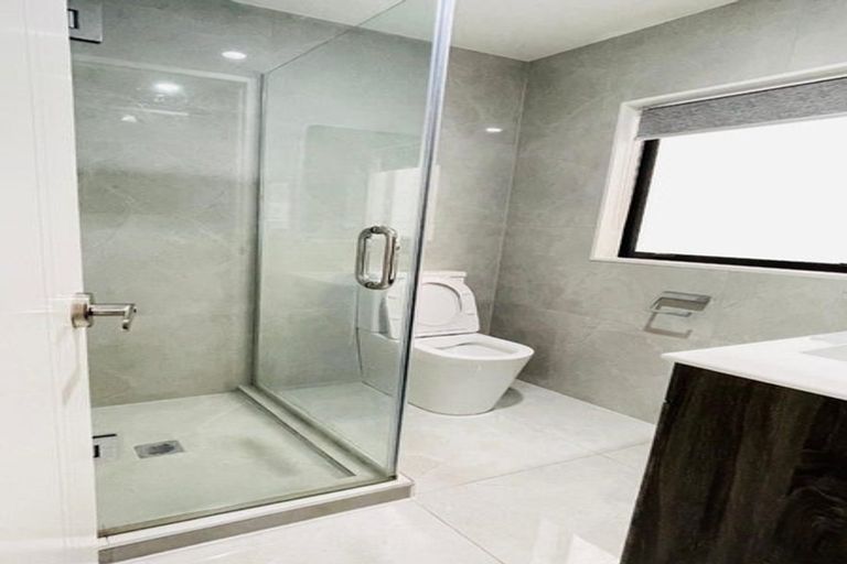 Photo of property in 1/2 Smiths Avenue, Papakura, 2110