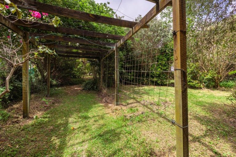 Photo of property in 84 Winara Avenue, Waikanae, 5036