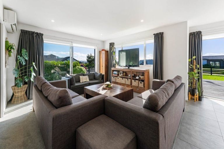 Photo of property in 11 Wheriko Avenue, Glenbrook, Waiuku, 2681