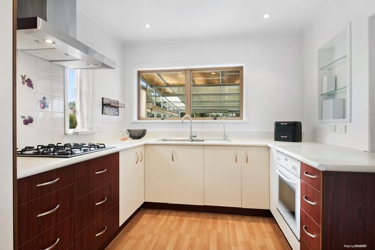 Photo of property in 16 Limmer Place, Browns Bay, Auckland, 0632