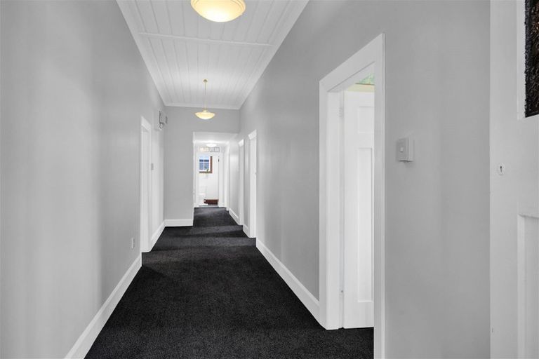 Photo of property in 206 Henwood Road, Paraite, New Plymouth, 4372