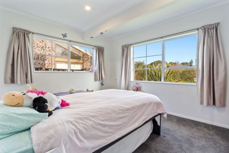 Photo of property in 37 Lachlan Drive, Dinsdale, Hamilton, 3204