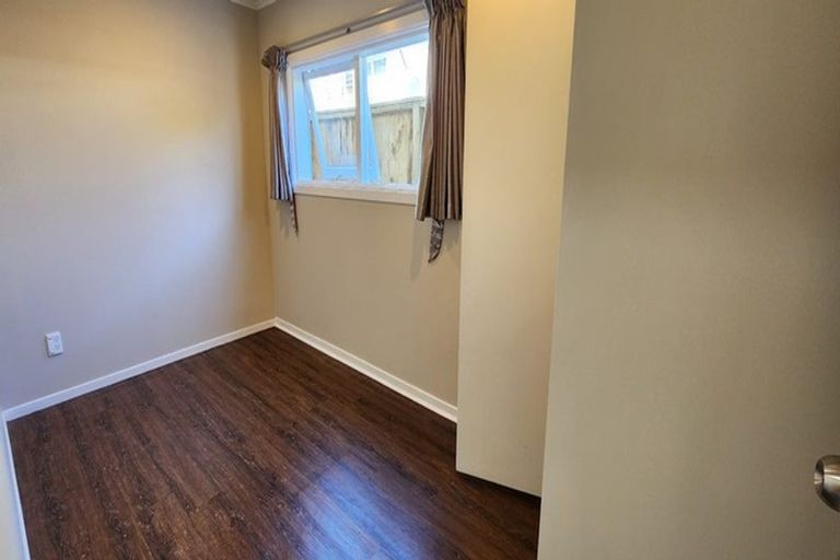 Photo of property in 134 East Coast Road, Forrest Hill, Auckland, 0620