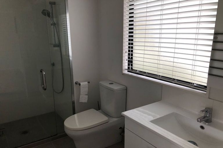 Photo of property in 54a Hattaway Avenue, Bucklands Beach, Auckland, 2012