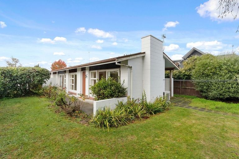 Photo of property in 2/55 Garreg Road, Bryndwr, Christchurch, 8052