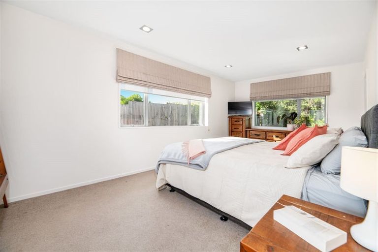 Photo of property in 127 Rangeview Road, Sunnyvale, Auckland, 0612