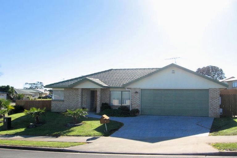 Photo of property in 2 Bohola Rise, Weymouth, Auckland, 2103