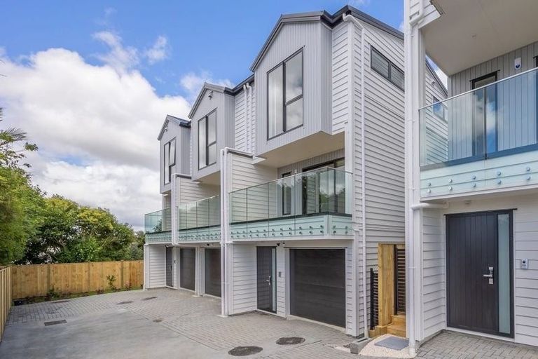 Photo of property in 17e Bruce Road, Glenfield, Auckland, 0629