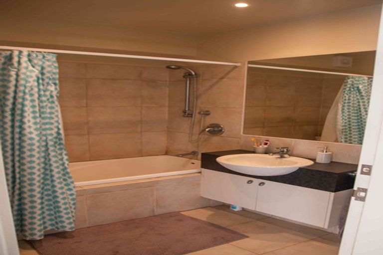 Photo of property in 42 Fairview Crescent, Kelburn, Wellington, 6012