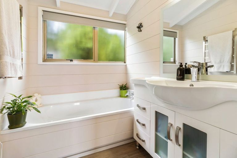 Photo of property in 87 Burgess Road, Newlands, Wellington, 6037