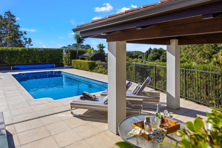 Photo of property in 21 Penwood Close, East Tamaki Heights, Auckland, 2016