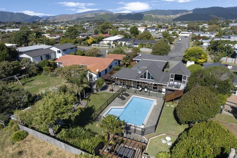 Photo of property in 37 Callender Terrace, Paraparaumu Beach, Paraparaumu, 5032