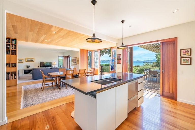 Photo of property in 432 Muritai Road, Eastbourne, Lower Hutt, 5013
