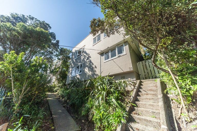 Photo of property in 35 Beacon Hill Road, Strathmore Park, Wellington, 6022