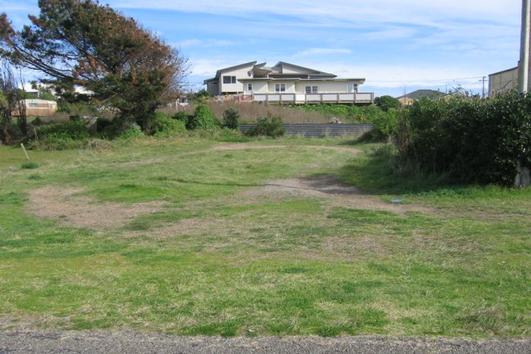Photo of property in 2 Brown Terrace, Foxton Beach, Foxton, 4815