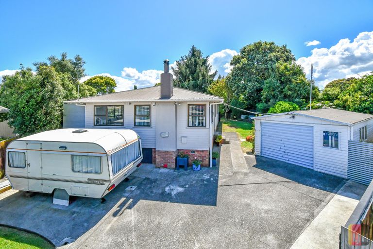 Photo of property in 8 Ainsdale Place, Manurewa, Auckland, 2102