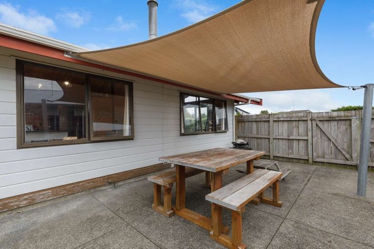 Photo of property in 6 Suzanne Grove, Kelvin Grove, Palmerston North, 4414