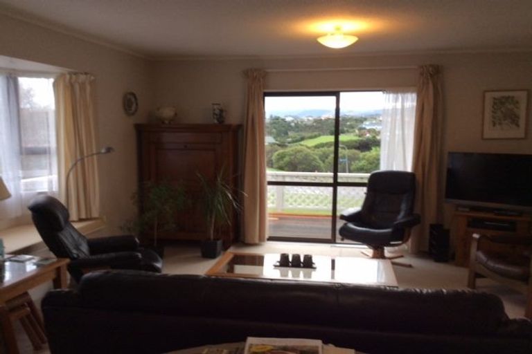 Photo of property in 1 Seagull Place, Whitby, Porirua, 5024
