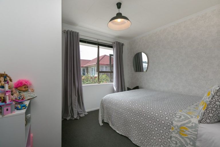 Photo of property in 1/506 Devon Street East, Strandon, New Plymouth, 4312