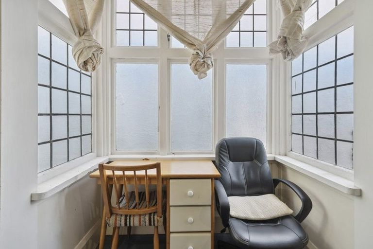 Photo of property in 230 Oriental Parade, Oriental Bay, Wellington, 6011