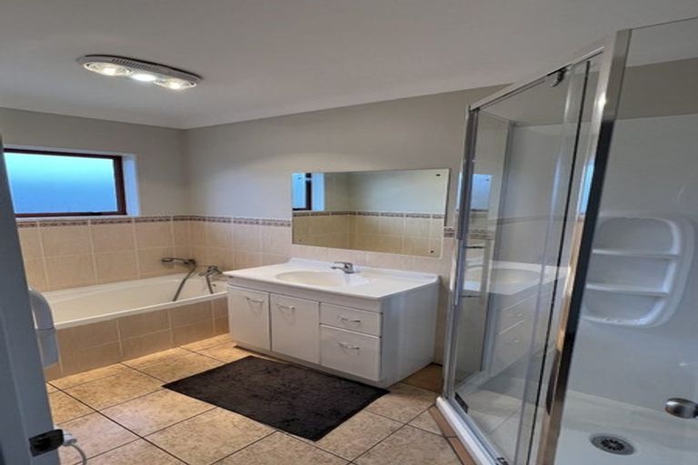 Photo of property in 67 Glenveagh Park Drive, Weymouth, Auckland, 2103