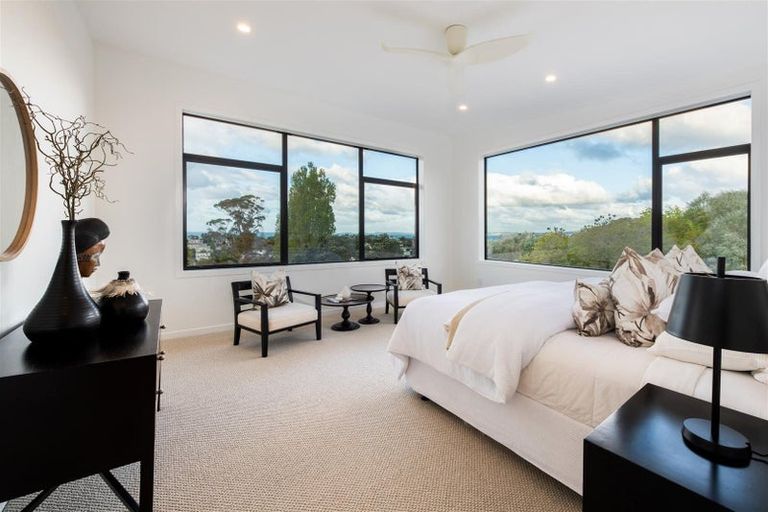 Photo of property in 18a Eastcliffe Road, Castor Bay, Auckland, 0620