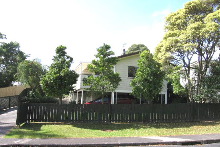 Photo of property in 13 Longreach Drive, Sunnyvale, Auckland, 0612