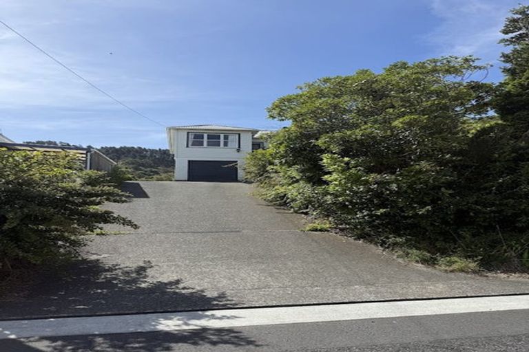 Photo of property in 10 Olivia Crescent, Tawa, Wellington, 5028