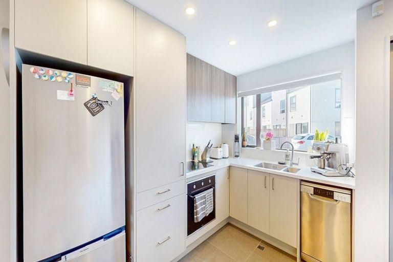 Photo of property in 2/170 Fraser Avenue, Johnsonville, Wellington, 6037