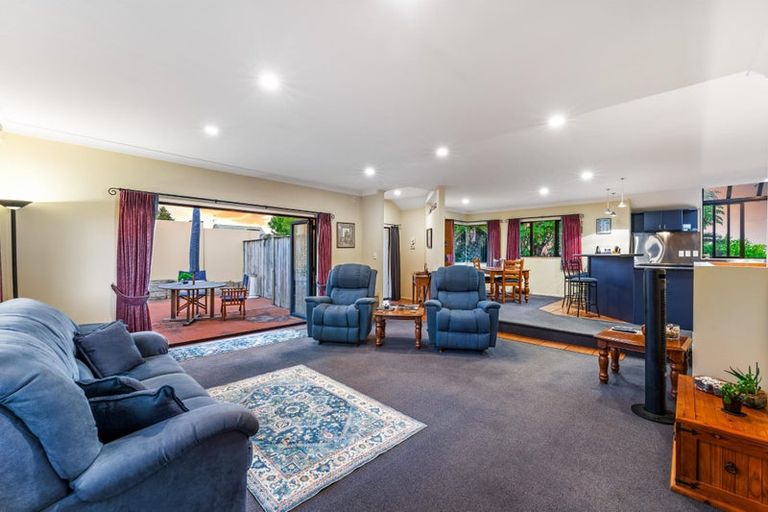 Photo of property in 4 Tellin Close, Massey, Auckland, 0614